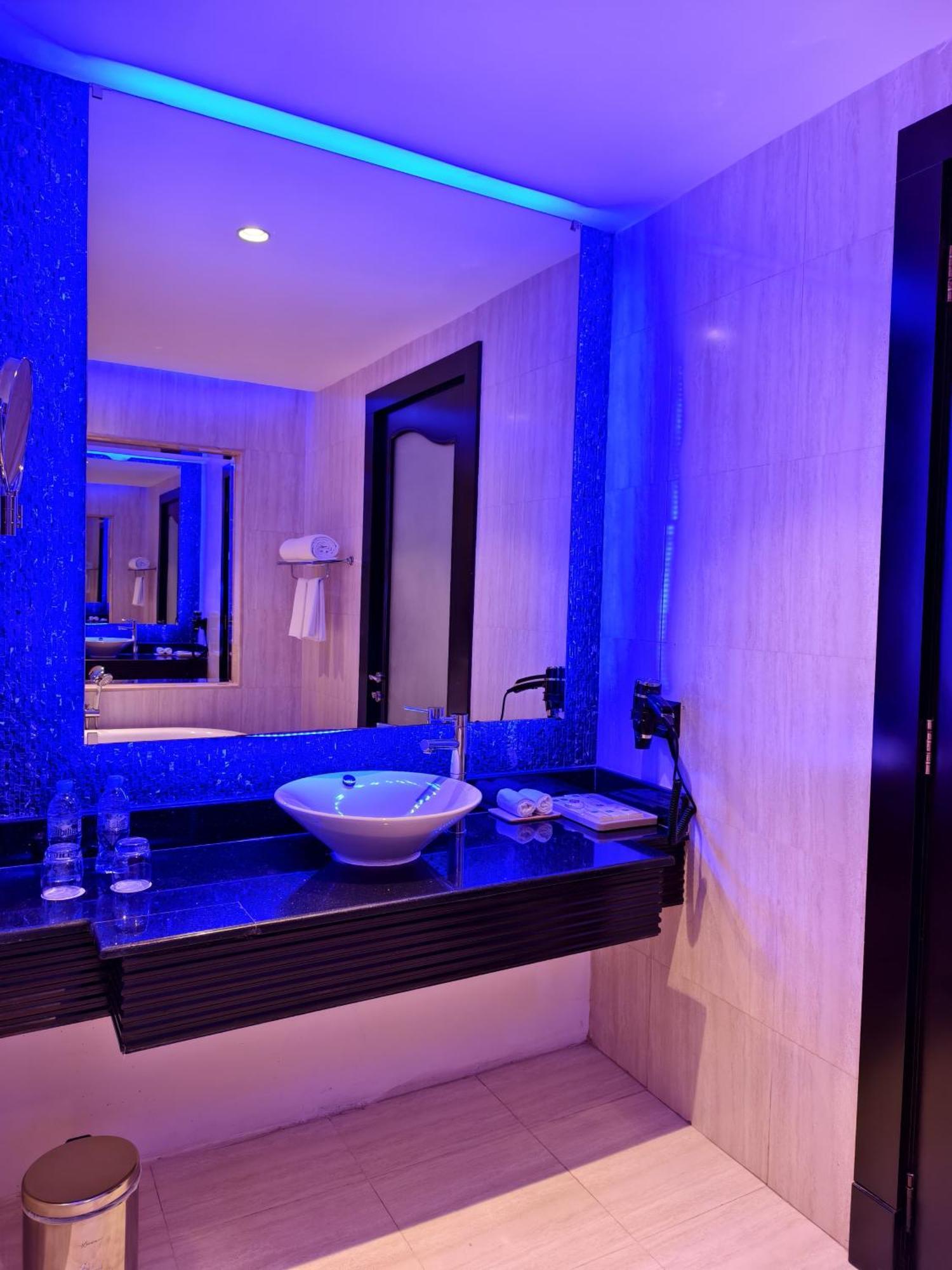 Ista Suites Seef Манама Экстерьер фото